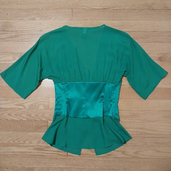 Unique piece! Green silk top with built in corset - Picture 2 of 5